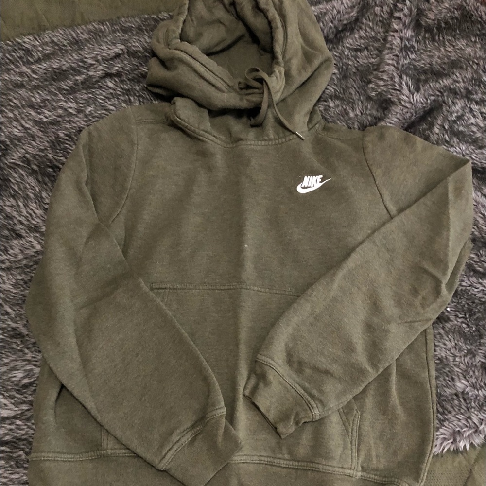 Women’s Nike sweatshirt